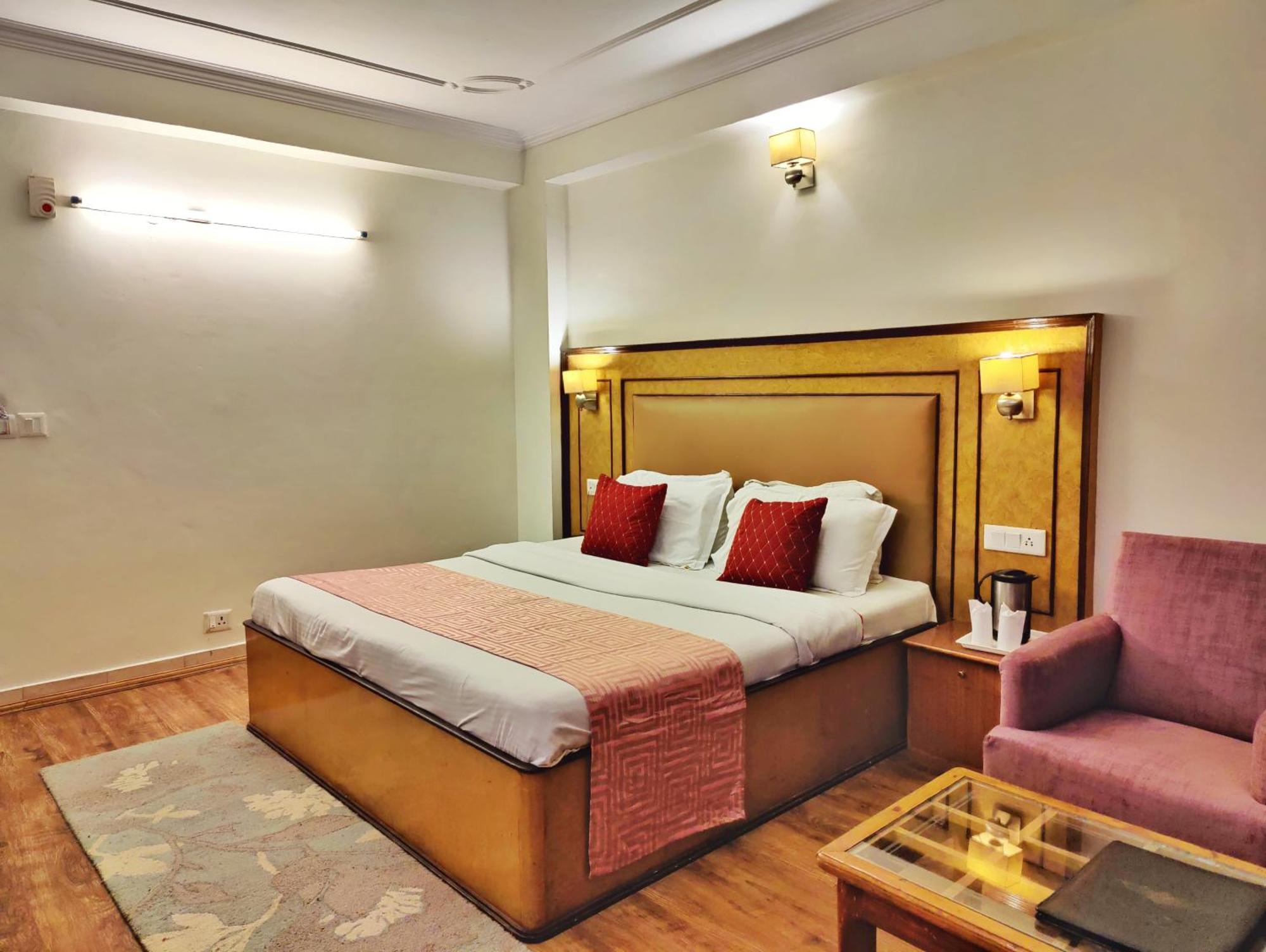 Surya International Hotel Manali Near Mall Road Экстерьер фото