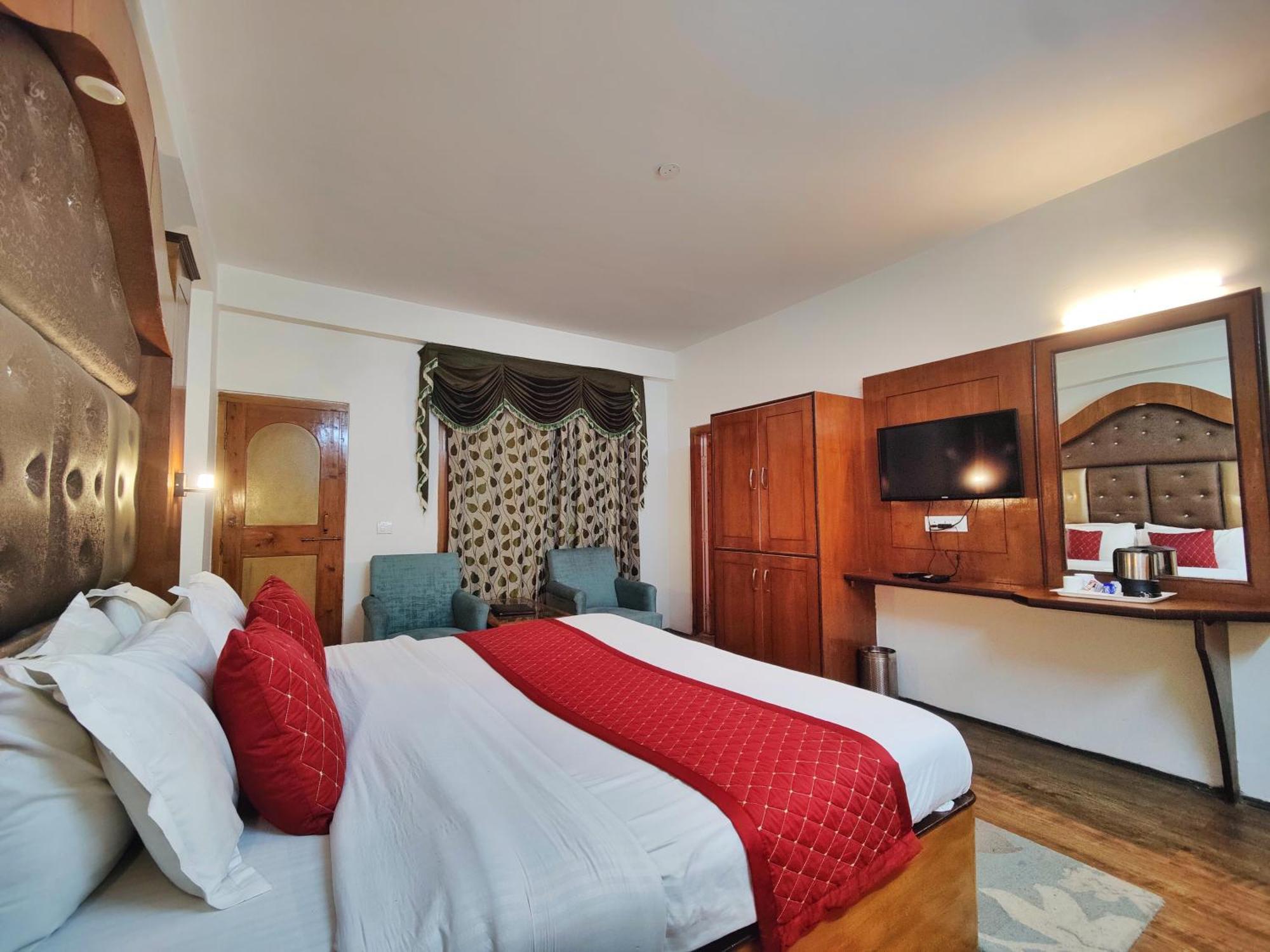 Surya International Hotel Manali Near Mall Road Экстерьер фото