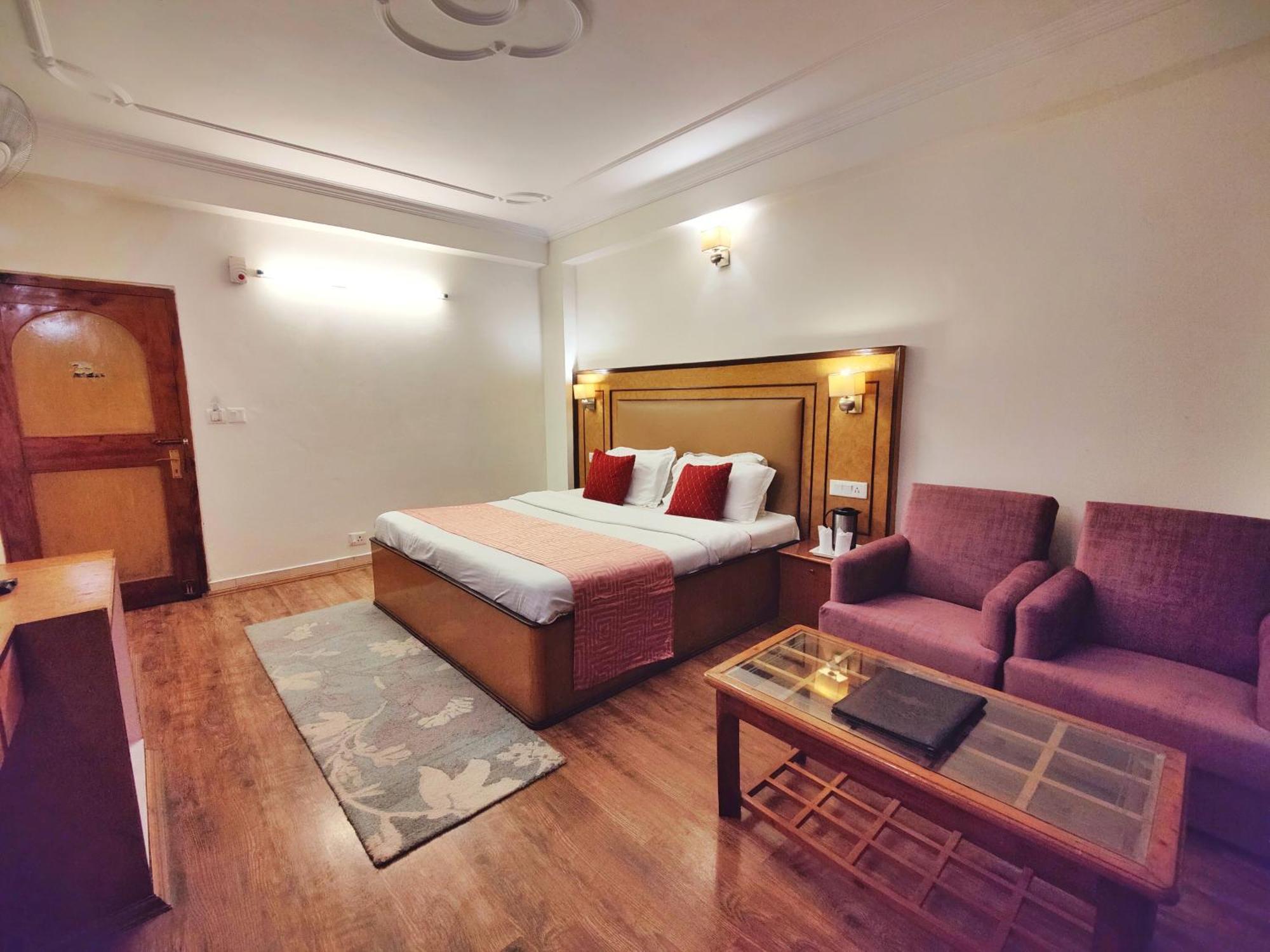 Surya International Hotel Manali Near Mall Road Экстерьер фото