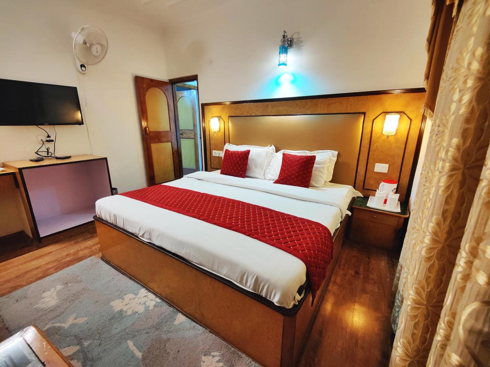 Surya International Hotel Manali Near Mall Road Экстерьер фото