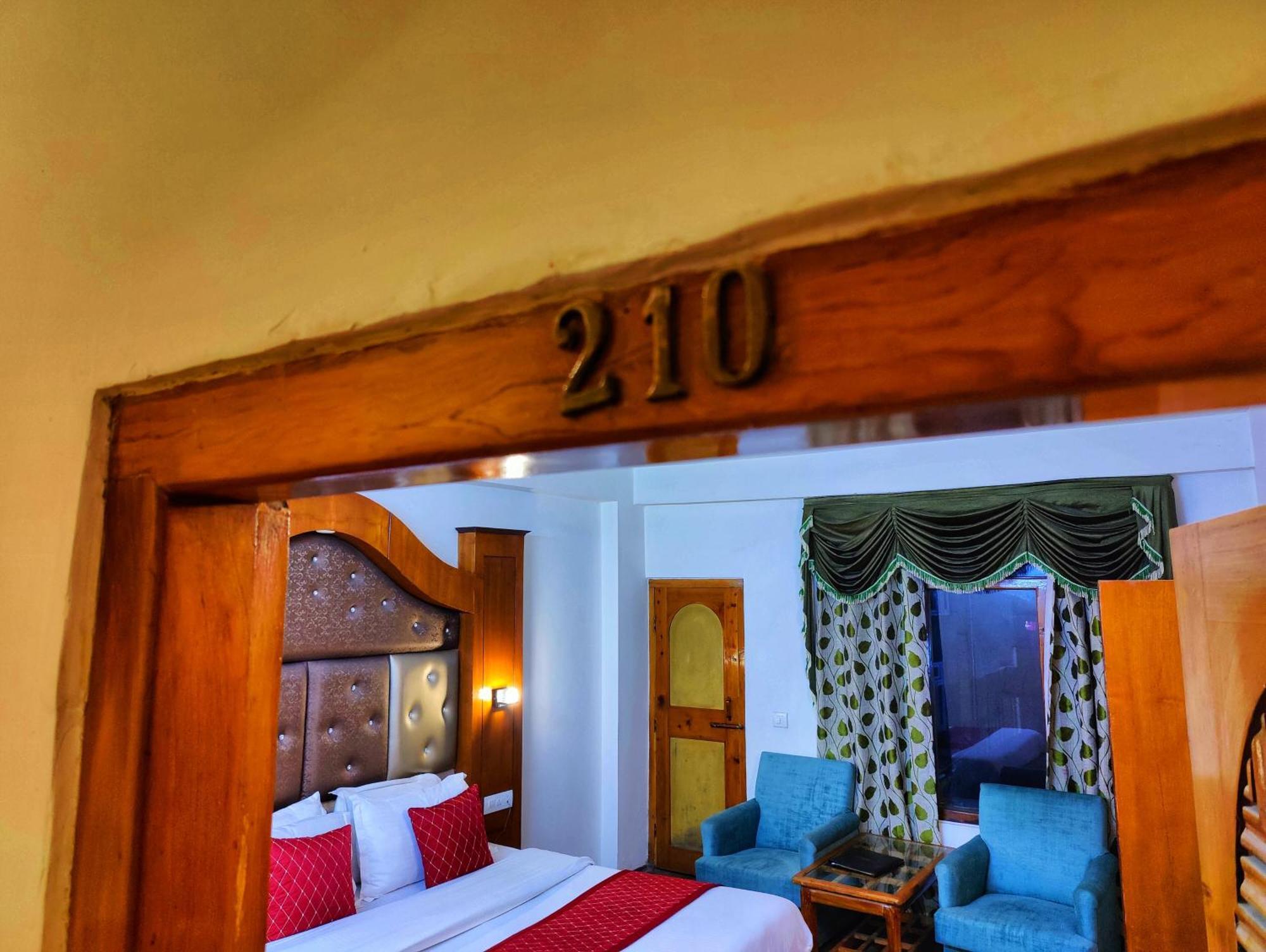 Surya International Hotel Manali Near Mall Road Экстерьер фото