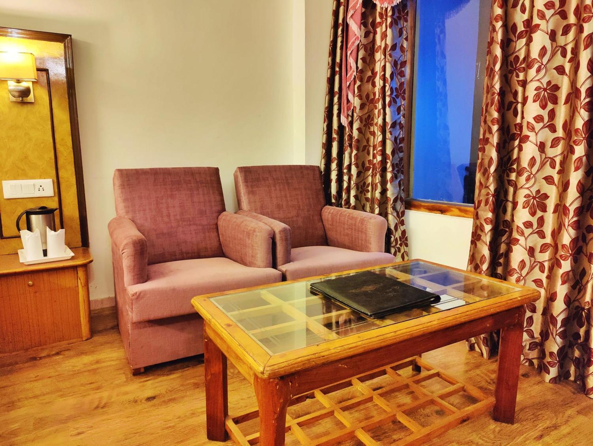 Surya International Hotel Manali Near Mall Road Экстерьер фото