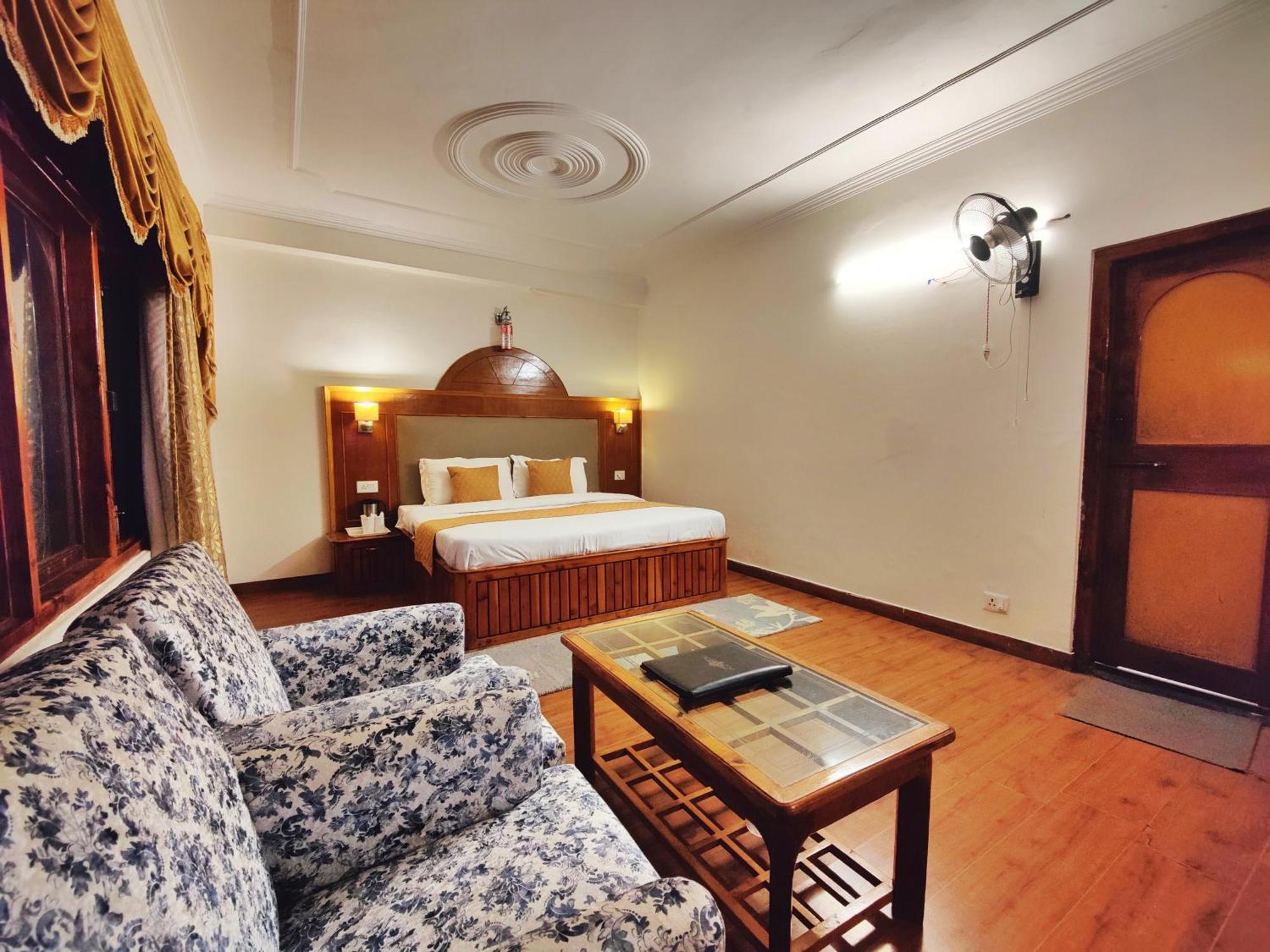 Surya International Hotel Manali Near Mall Road Экстерьер фото