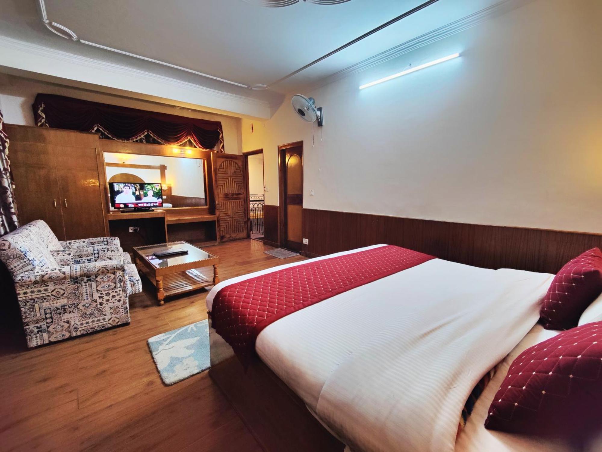 Surya International Hotel Manali Near Mall Road Экстерьер фото