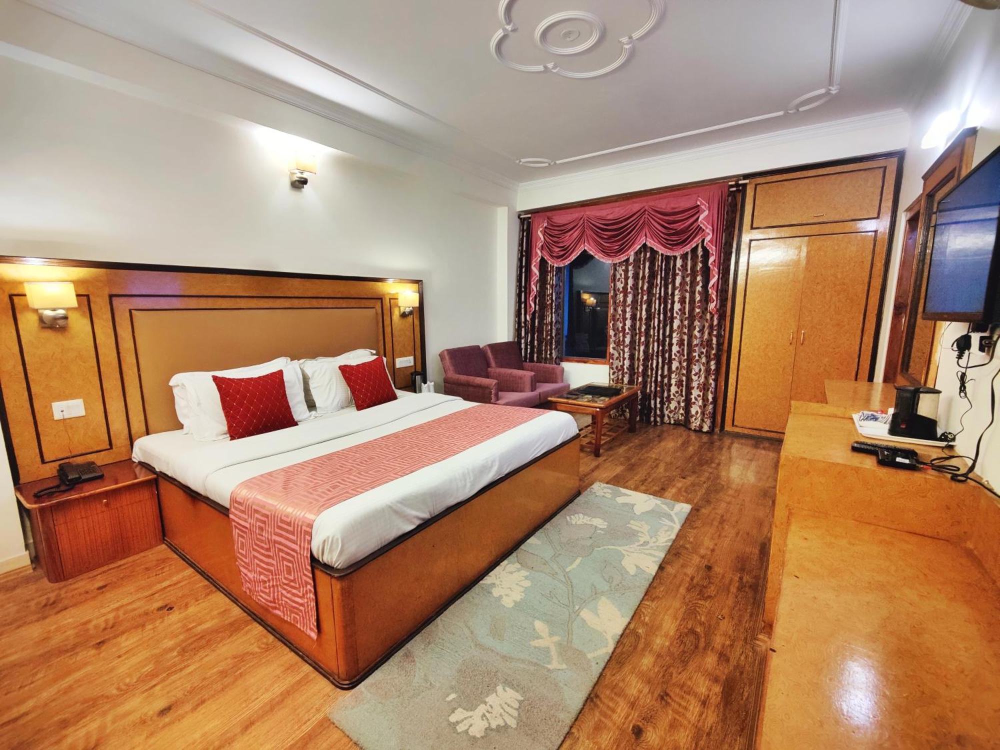 Surya International Hotel Manali Near Mall Road Экстерьер фото