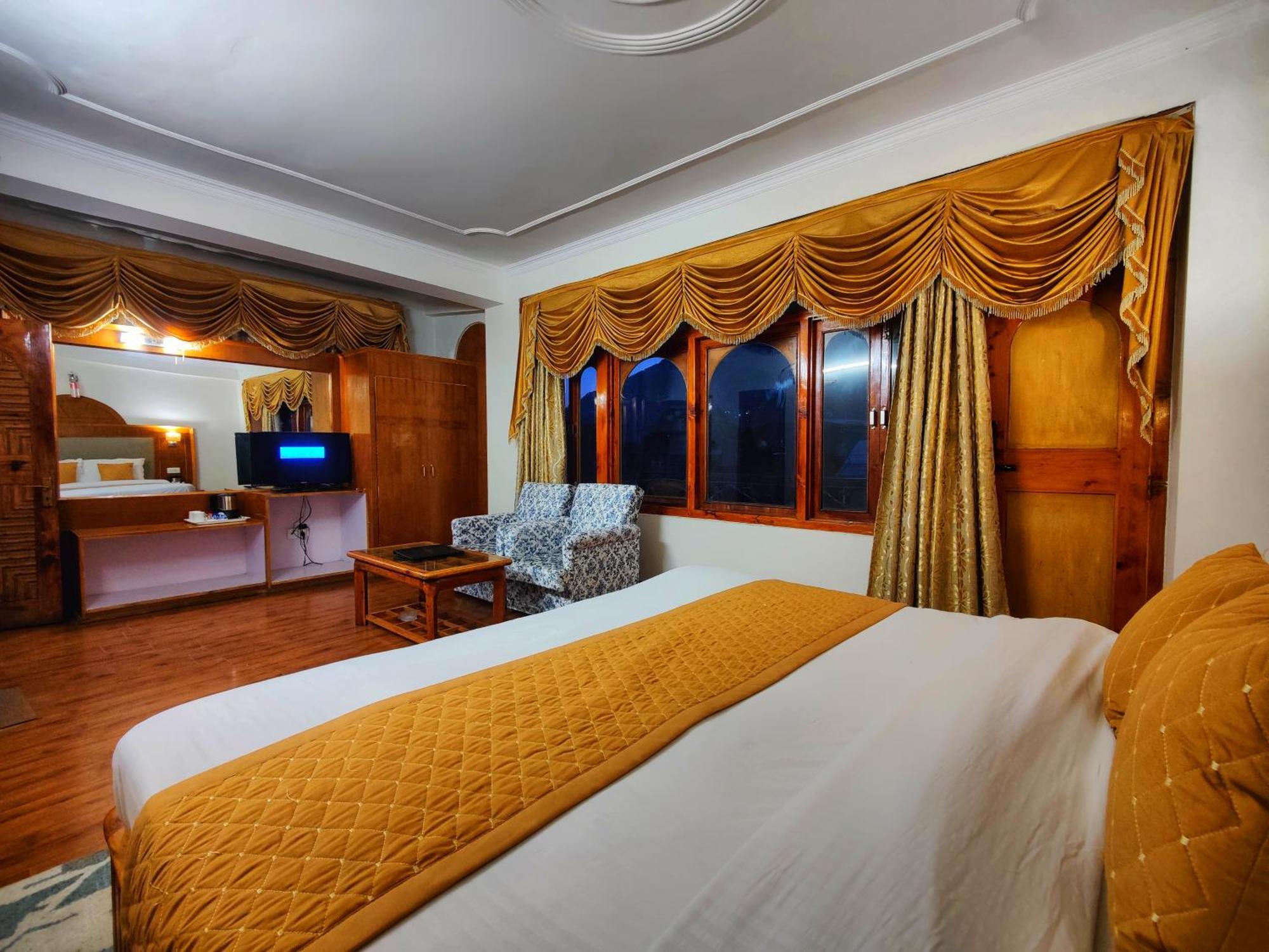Surya International Hotel Manali Near Mall Road Экстерьер фото