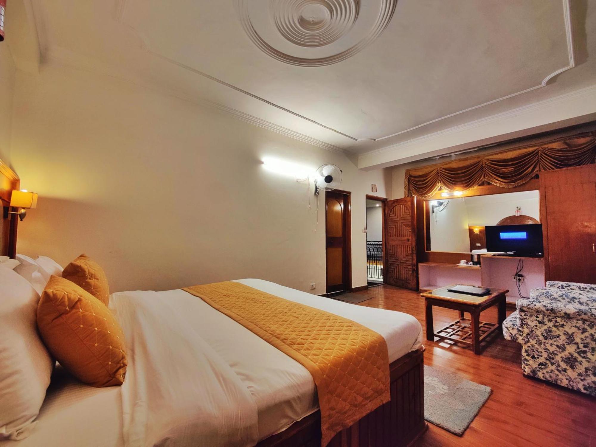 Surya International Hotel Manali Near Mall Road Экстерьер фото