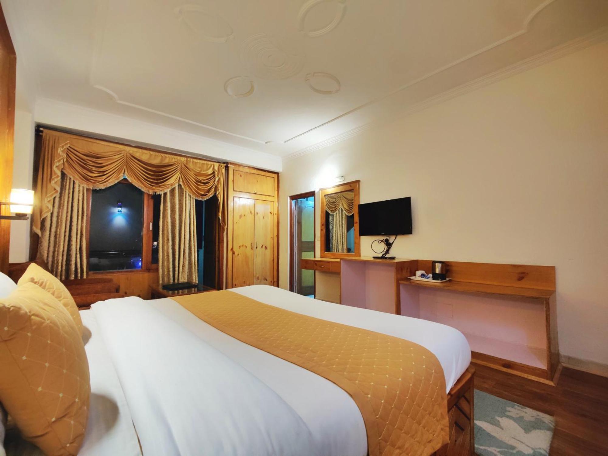 Surya International Hotel Manali Near Mall Road Экстерьер фото