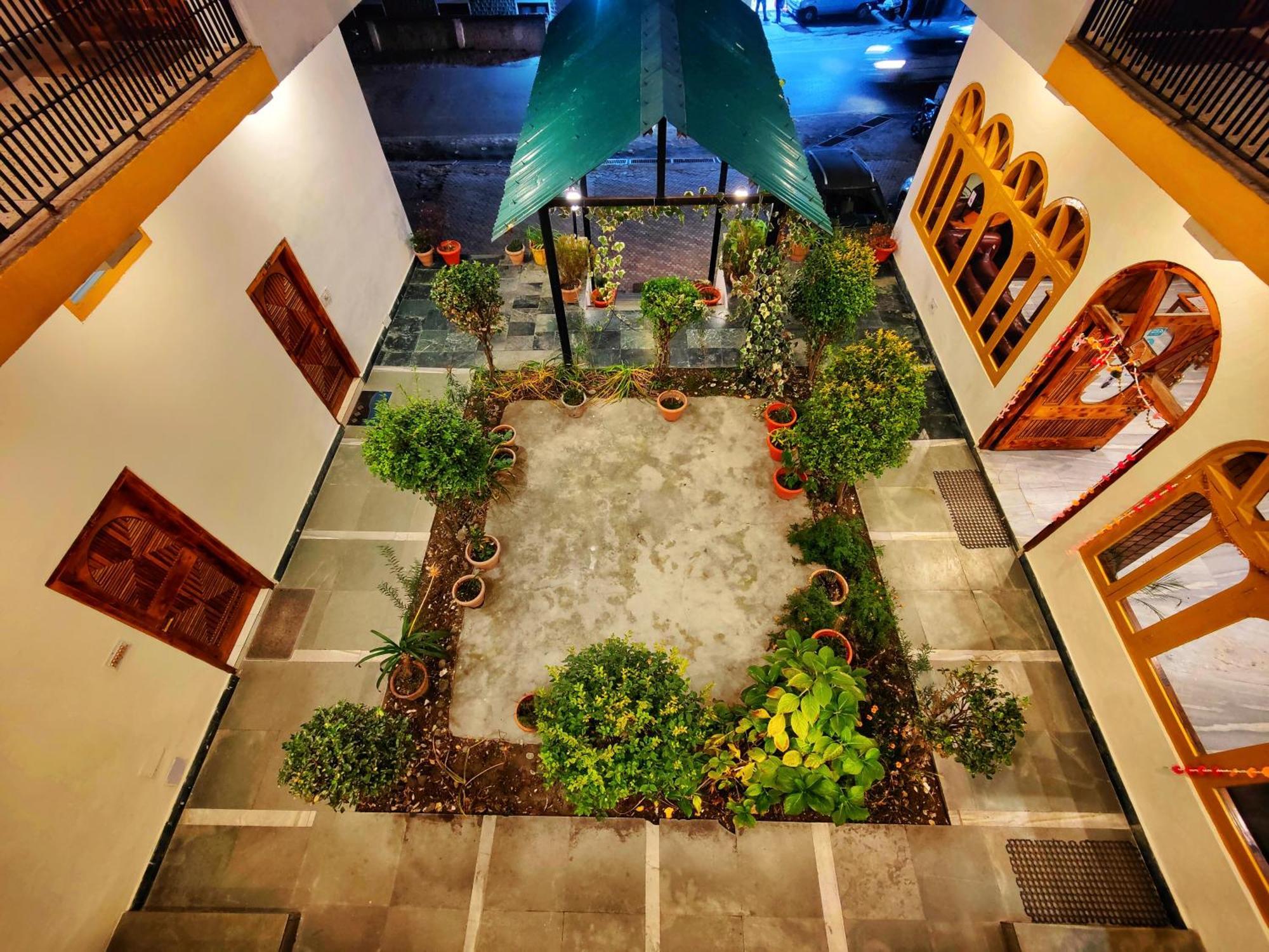 Surya International Hotel Manali Near Mall Road Экстерьер фото