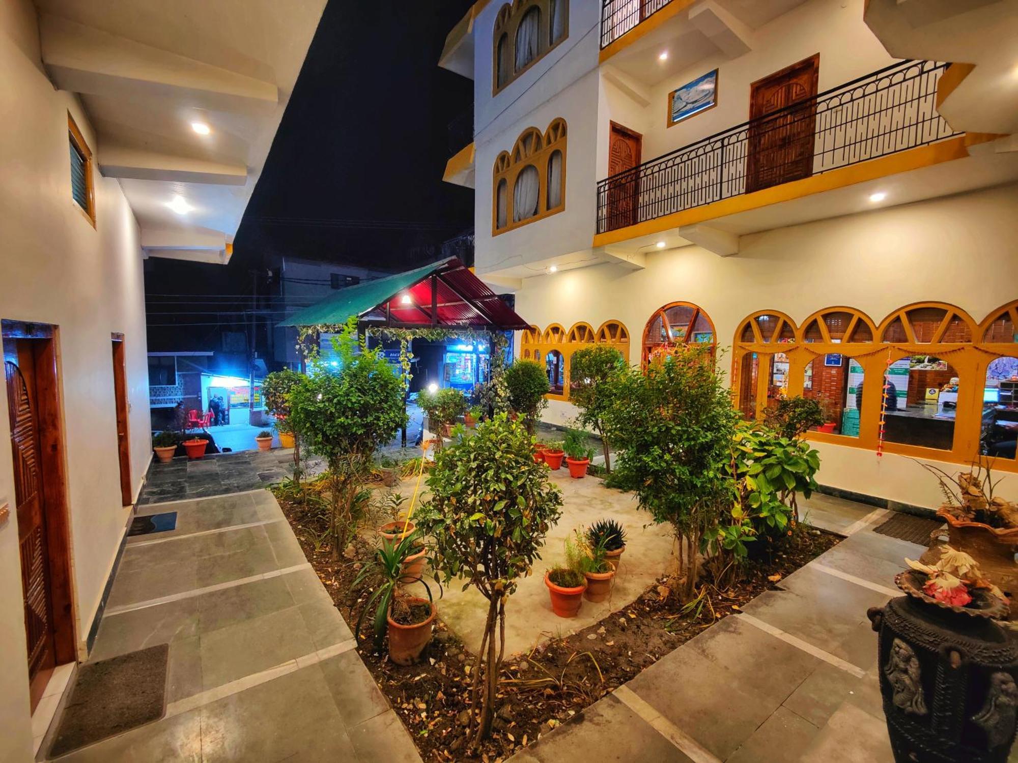 Surya International Hotel Manali Near Mall Road Экстерьер фото