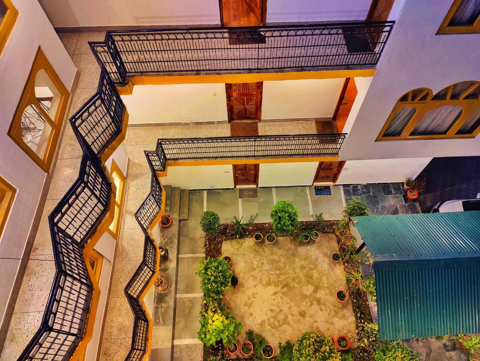 Surya International Hotel Manali Near Mall Road Экстерьер фото